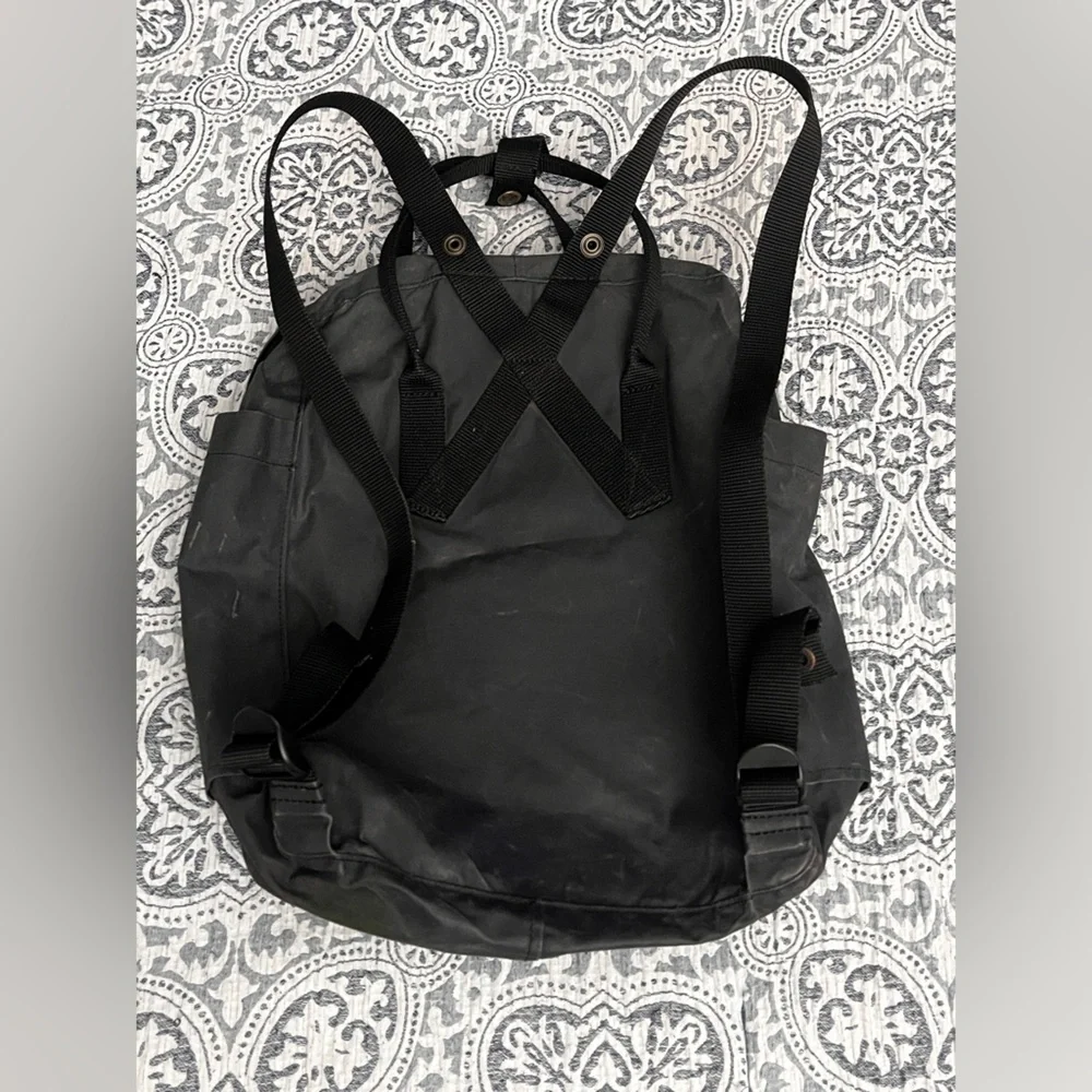 Fjall Raven KÅNKEN Charcoal EVERYDAY OUTDOOR Backpack - Picture 3 of 14